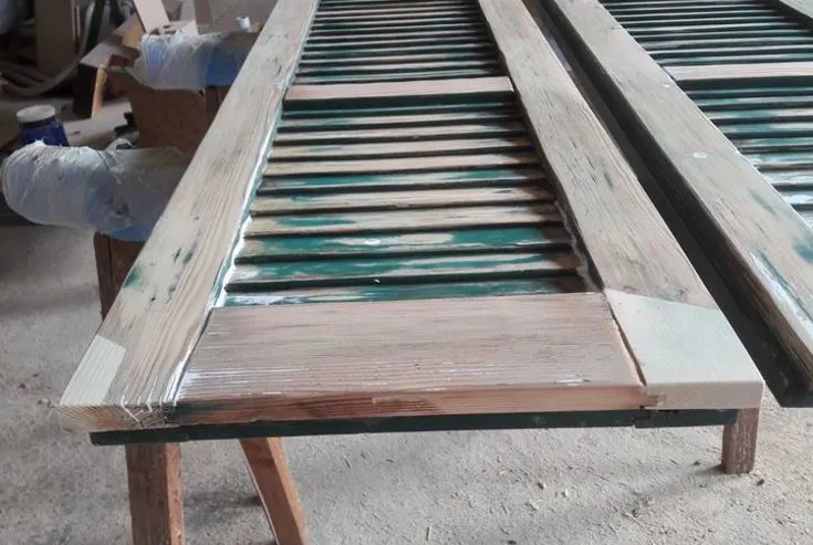 Restauro scuri in legno